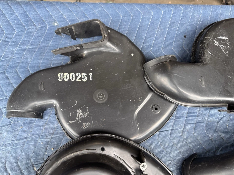 Volvo 240 244 245 1986-1993 calentador soplador motor caja cubiertas laterales piezas OEM #4922E Foto 3 de 4