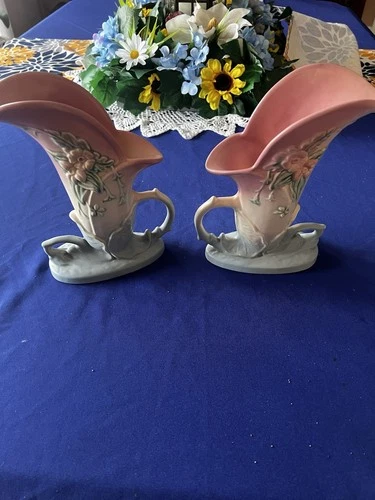 Vintage Elegant Hull Art USA Pottery Vase W-10 8.5 Inch Wildflower Multicolor