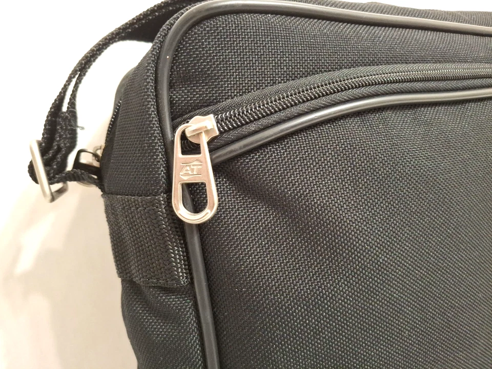 Bolsa de viaje American Tourister original de colección de los años 90 con correa Foto 4 de 4