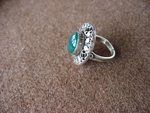 Woman's beautiful silver 925 , ring with a green stone