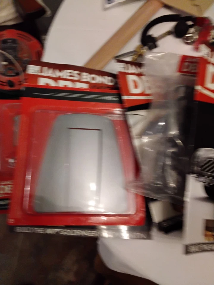 JOB LOT OF 35 iSSUES OF THE EAGLEMOSS 1/8 BUILD JAMES BOND 007 ASTON MARTIN DB5 - Image 2 of 4