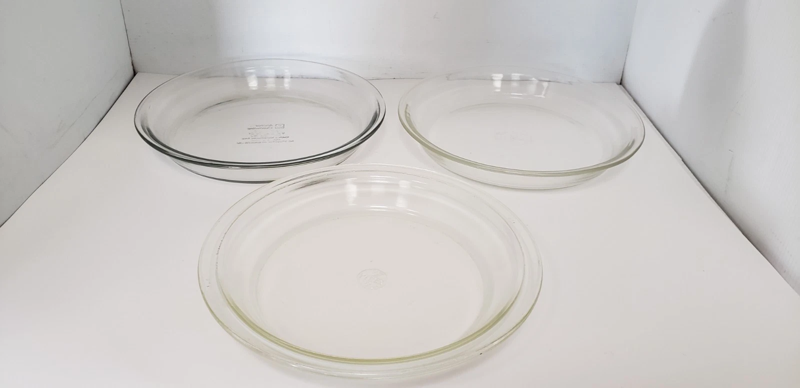 VTG PYREX 209 8" & 9" PIE PLATES WITH ANCHOR OVENWARE 1060 PIE PLATE (LOT OF 3)