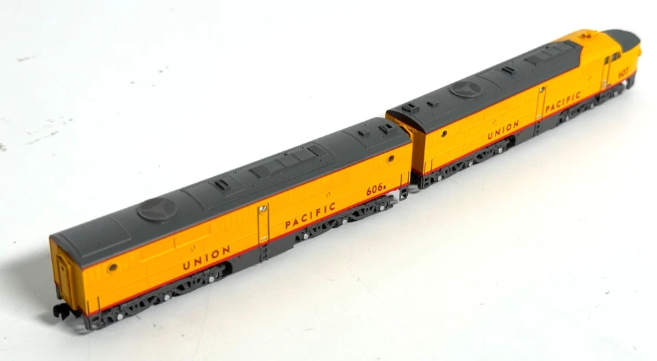 AZL 64400-SET ALCO PA1 Union Pacific Locomotive Both A & B units are Powered NEW - Image 4 of 4