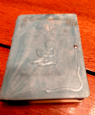 VINTAGE PLASTIC METAL BABY'S BOOK BANK FUTURE STILL BANK SWIRED BLUE DESIGN