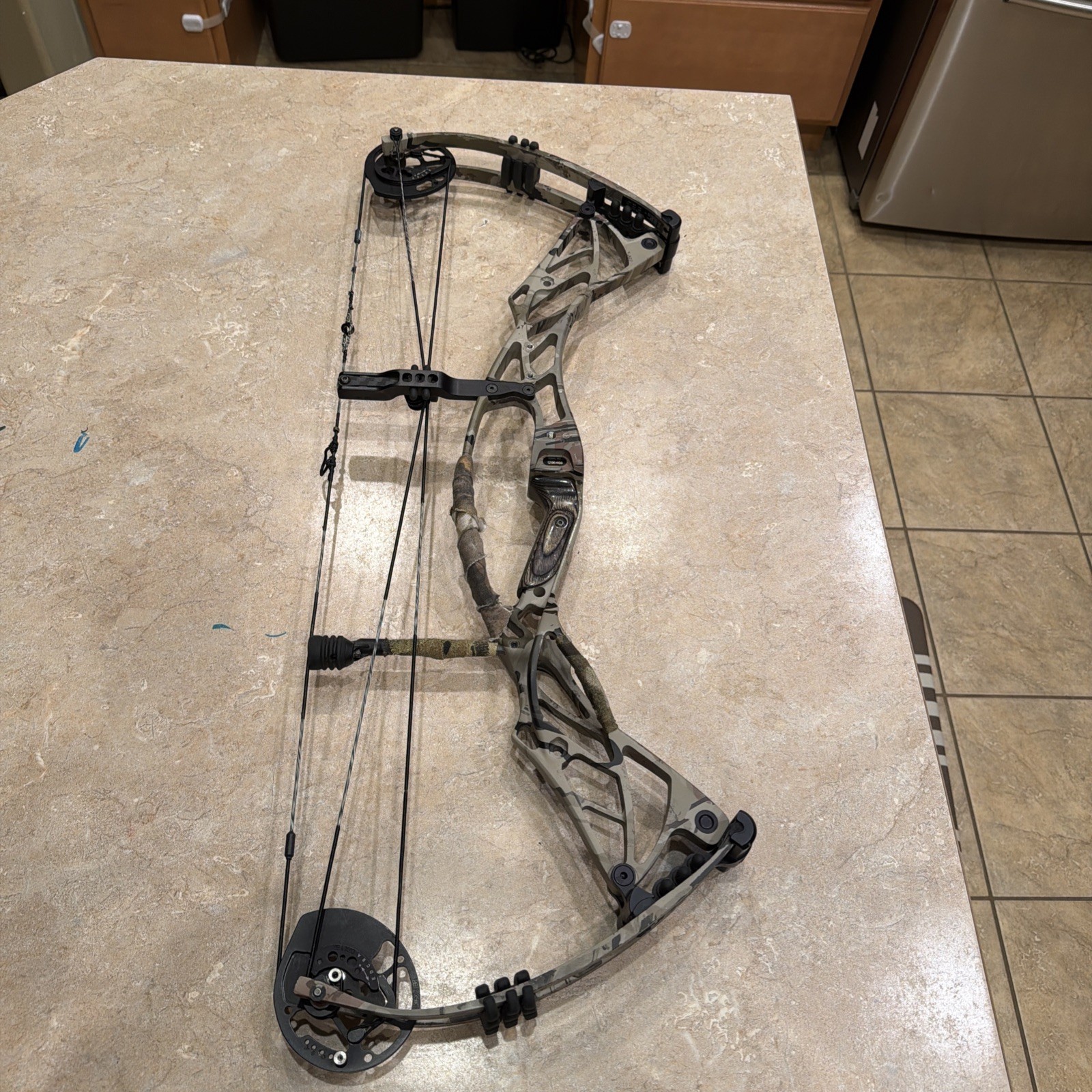 Hoyt Defiant Compound Bow Ridge Reaper Camo 50-60lb 24-26”