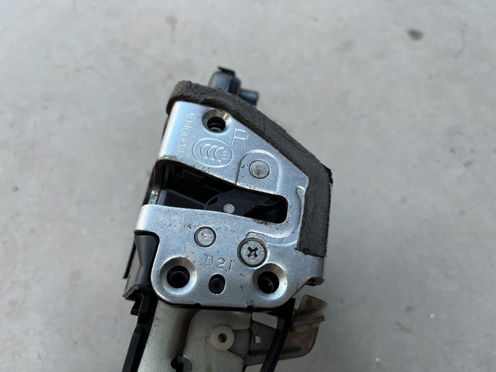 TOYOTA RAV4 TRUNK LATCH REAR DOOR TAILGATE HATCH LOCK ACTUATOR OEM 2006