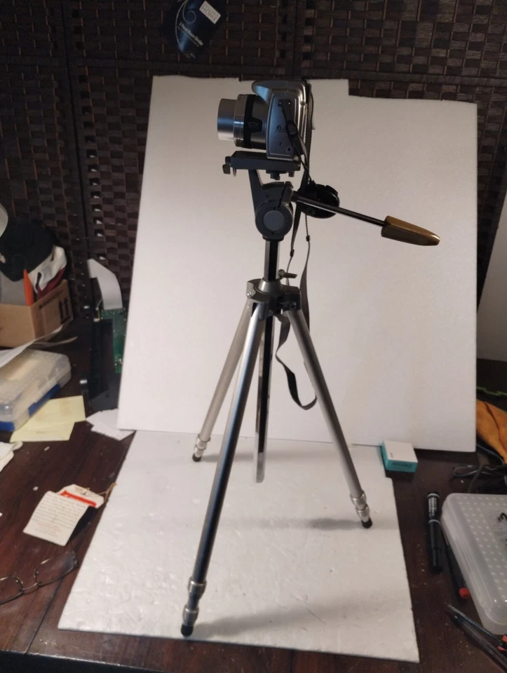 Trípode para cámara estándar Wards aluminio inclinable y panorámica 60" (cámara no incluida) Foto 2 de 4