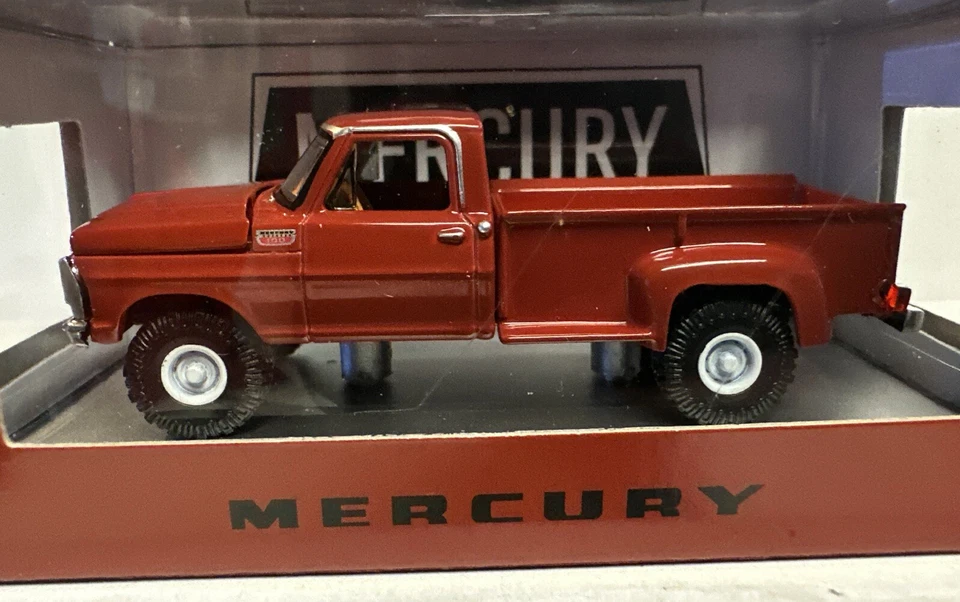 Camión M2 Machines Auto-Thentics Serie 95: 1967 Mercury M-100 personalizado 4x4 R95 Foto 2 de 4