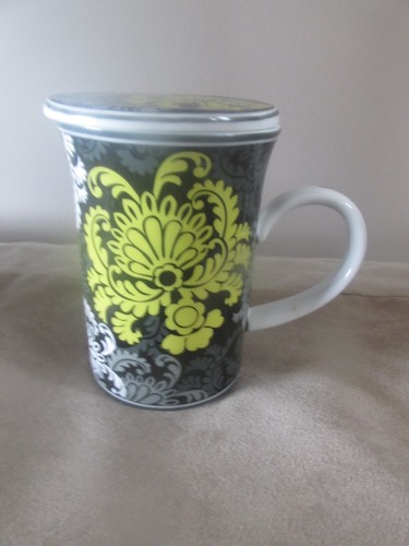 Vera Bradley~Baroque~Porcelain Coffee Tea Mug With Lid~Mint Condition
