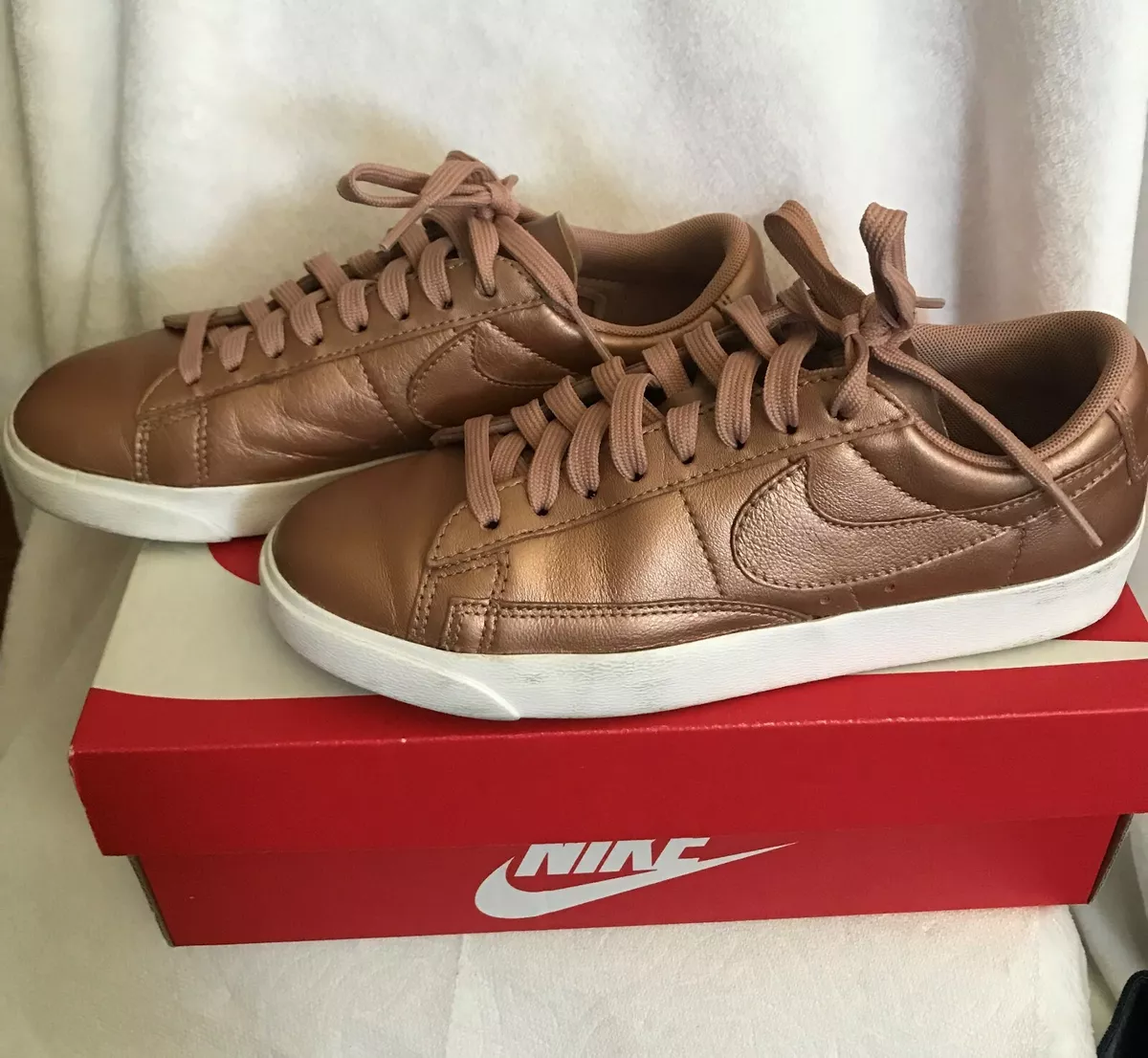 Women's nike top blazer low le