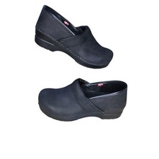 Sanita Pro Textured Oil Clog Size 40 US 9-9.5 Black Leather Comfort Closed Back