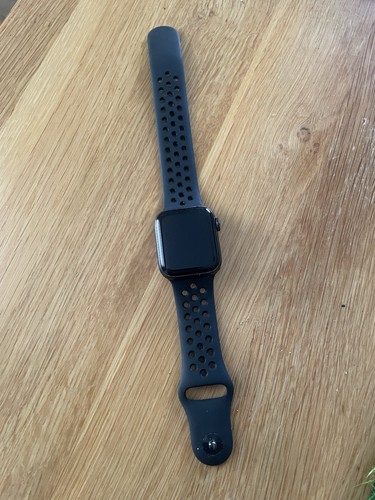 Apple Watch SE Nike 40mm - Picture 1 of 7
