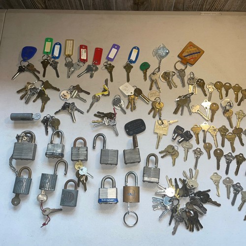 8 Lbs Vintage Lot Loose Keys & PadLocks,Eagle,Ilco,Yale