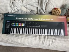 Novation Launchkey 61 MIDI Keyboard Controlle...