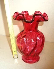 NICE Fenton COUNTRY Cranberry RETIRED MELON Vase Ruffled Top 5.25"