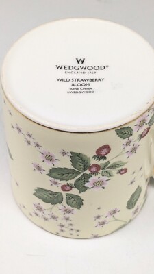 Wedgwood Wild Strawberry Bloom Mug MADE IN ENGLAND rare collection