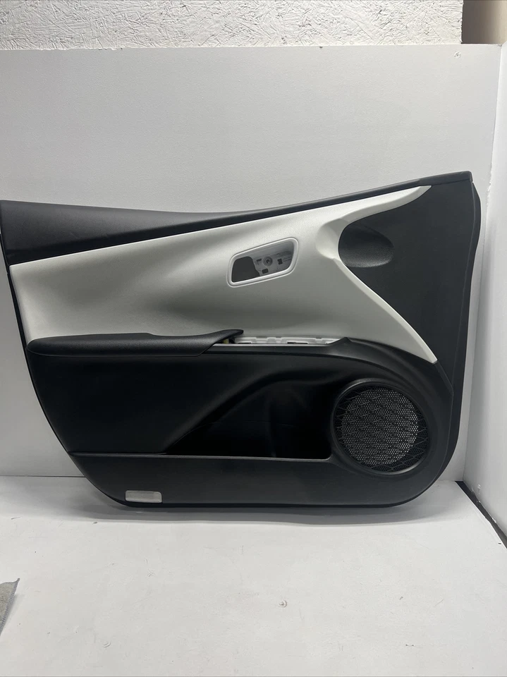 Toyota Prius 2016-22 panel de puerta del conductor delantero izquierdo negro gris OEM Foto 2 de 4