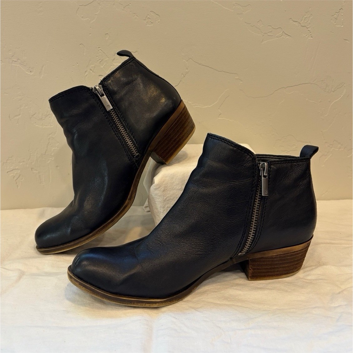 Lucky Brand Women’s US 8.5 Black Leather Ankle Booties Almond Toe Side Zip Solid