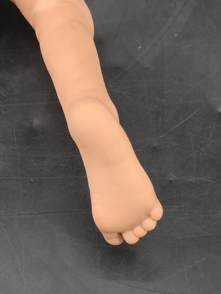 Boneca feminina caucasiana branca rara bebê afetado por drogas Think It Over Realcare - Imagem 4 de 4