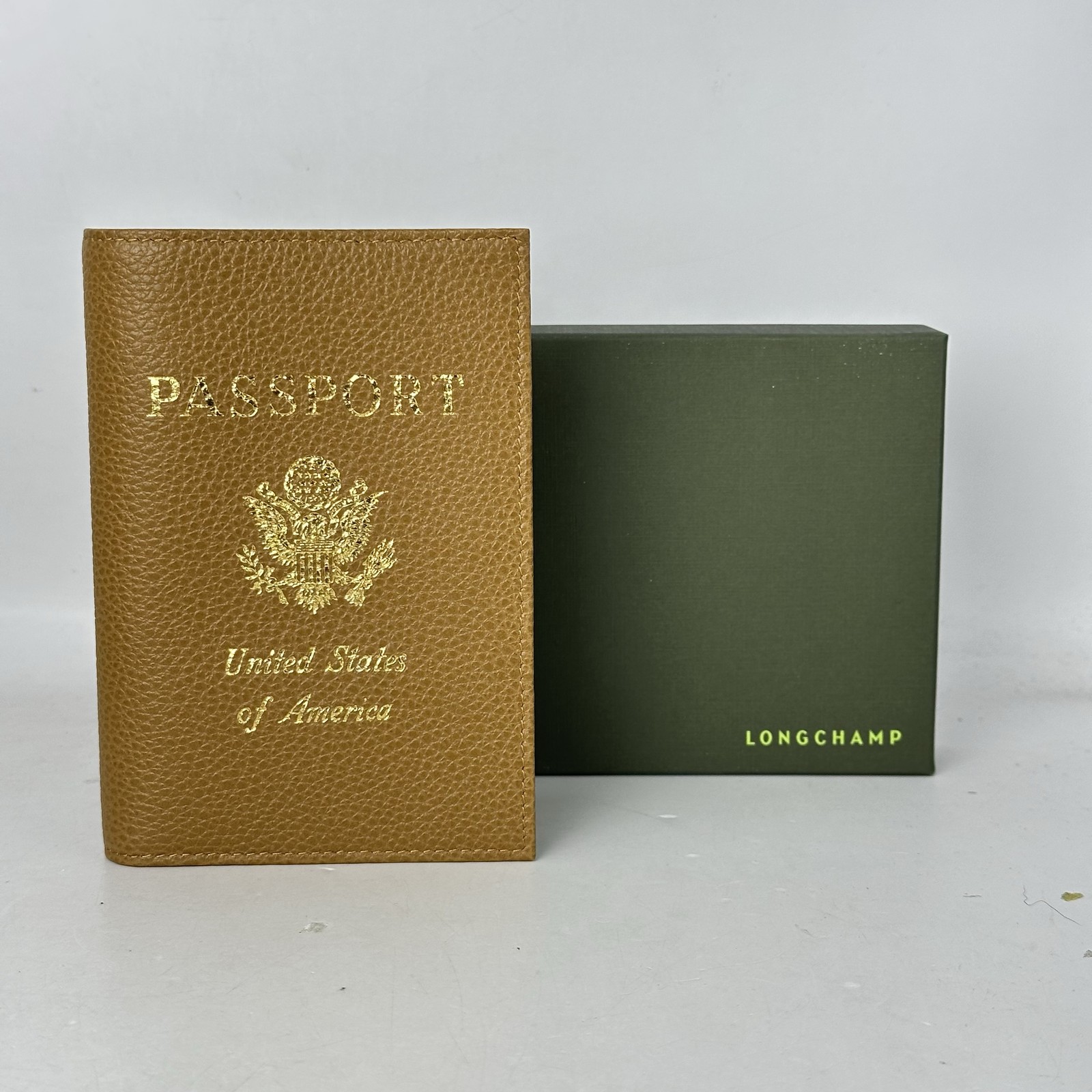 Longchamp Le Foulonne United States Passport Cover Leather Pecan *Pre-Owned*