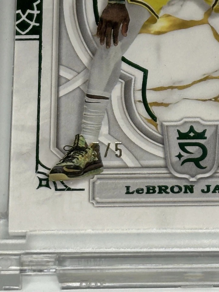 2023-24 Topps Royalty LeBron James Green #/5 Lakers Foto 3 de 3