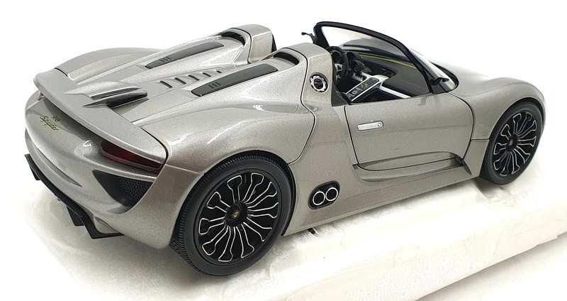 Minichamps 1/18 Scale Diecast 110 060030 - Porsche 918 Spyder 2010 - Met Grey - Image 2 of 4