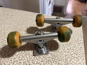 Trucks Royal Skateboard Brut Standard - Paire De Camions Neufs