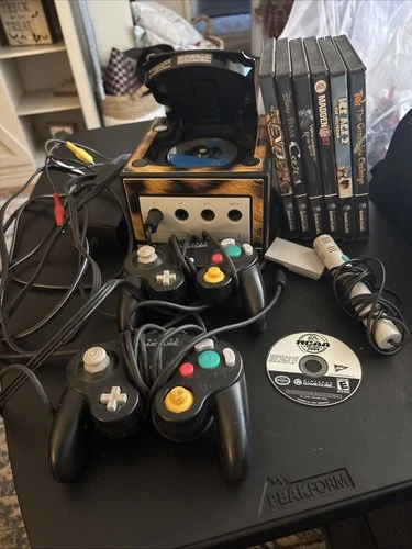 Nintendo GameCube Black Home Console DOL-001 Bundle