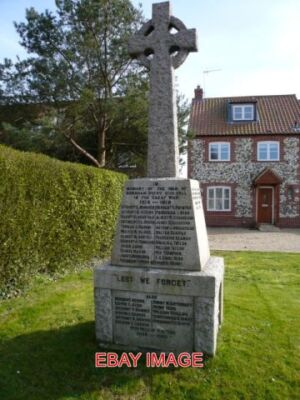 FOTO ERSTER & ZWEITER WELTKRIEGSDENKMAL IN BURNHAM OVERY STAITHE NORFOLK 2009