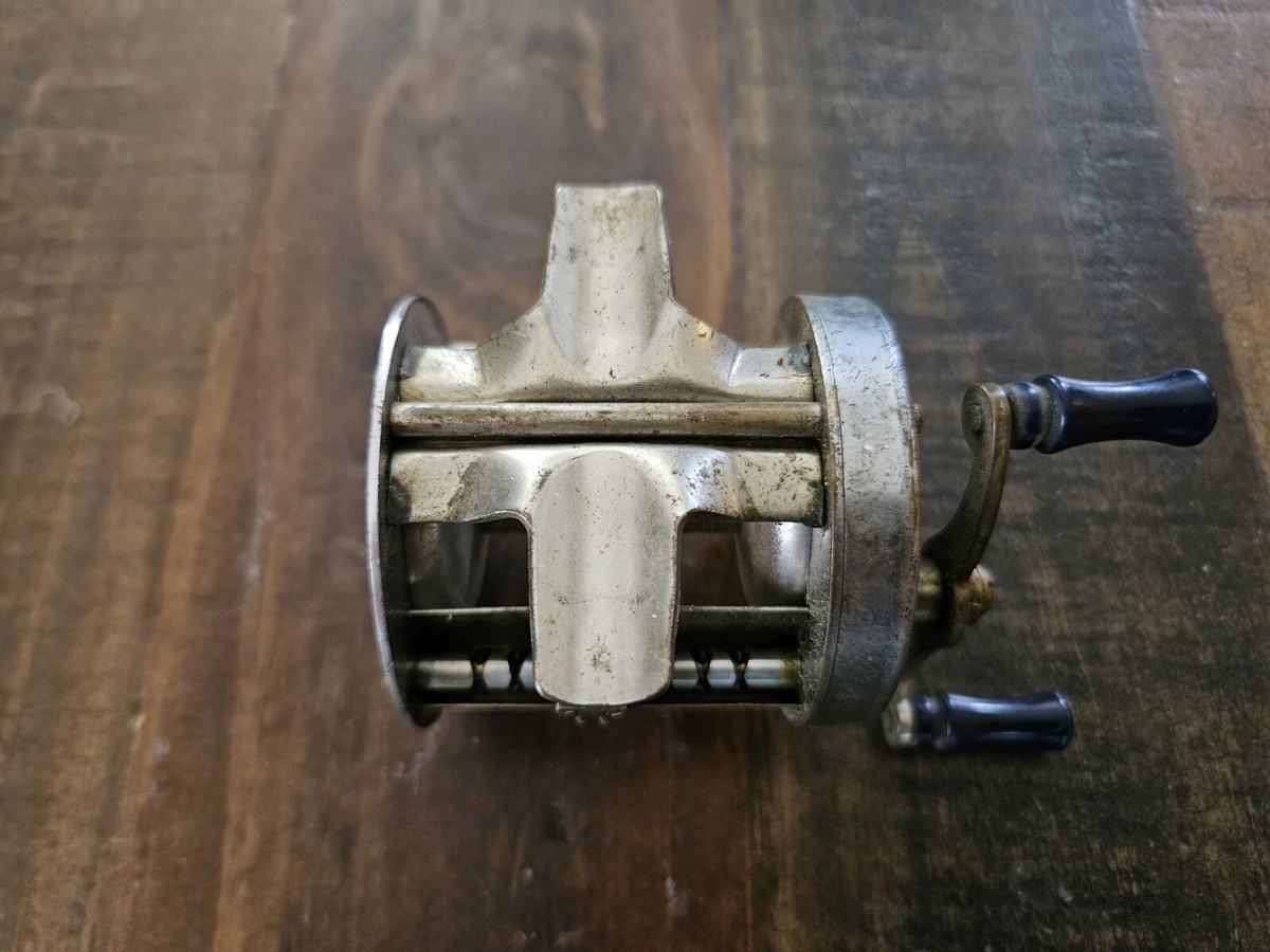 Vieux Moulinet Shakespeare Vintage Bleu Modèle HF 1956 – Parfait Pour La Collection Ou La Pêche Rétro