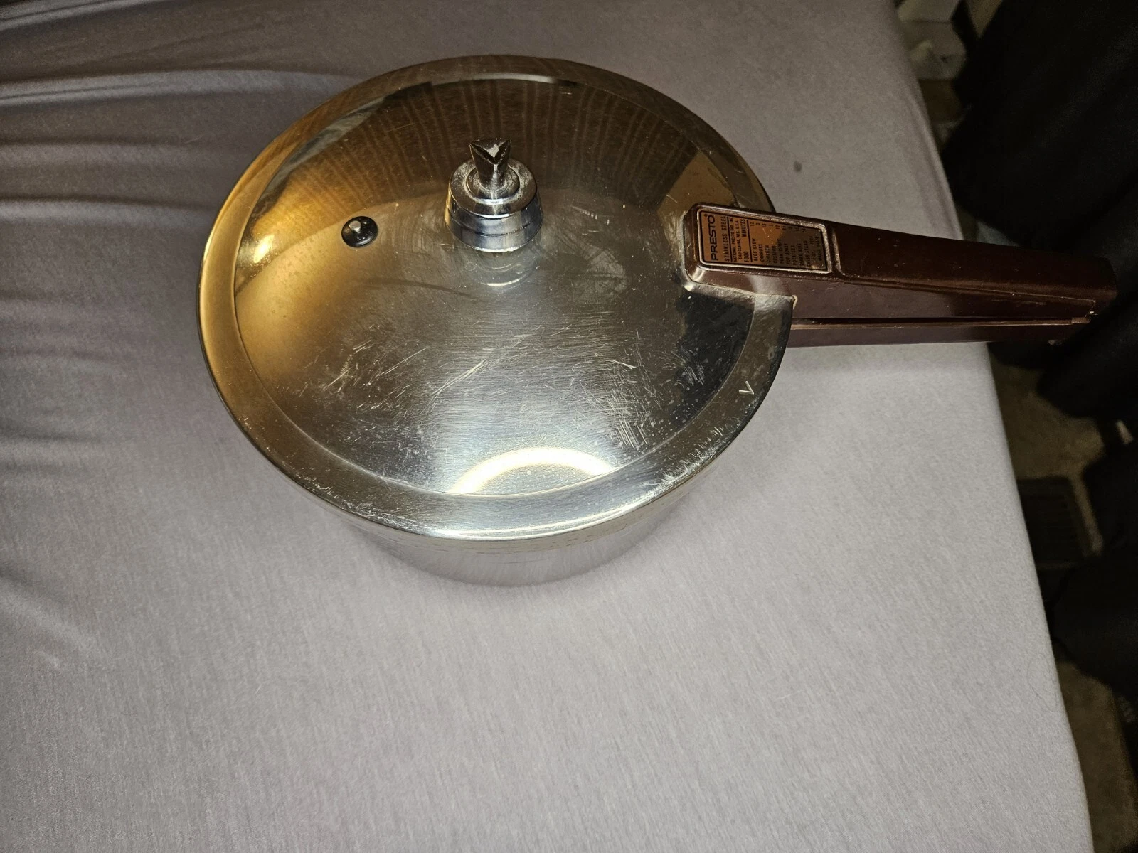 Vintage 4 Quart Presto Pressure Cooker B403A with Weighted Juggler