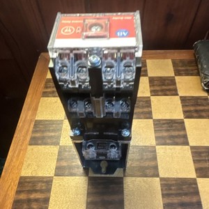 Allen-Bradley 700S-DCP620Z24 Control Relay 24VDC 10A DPDT 8-Pin