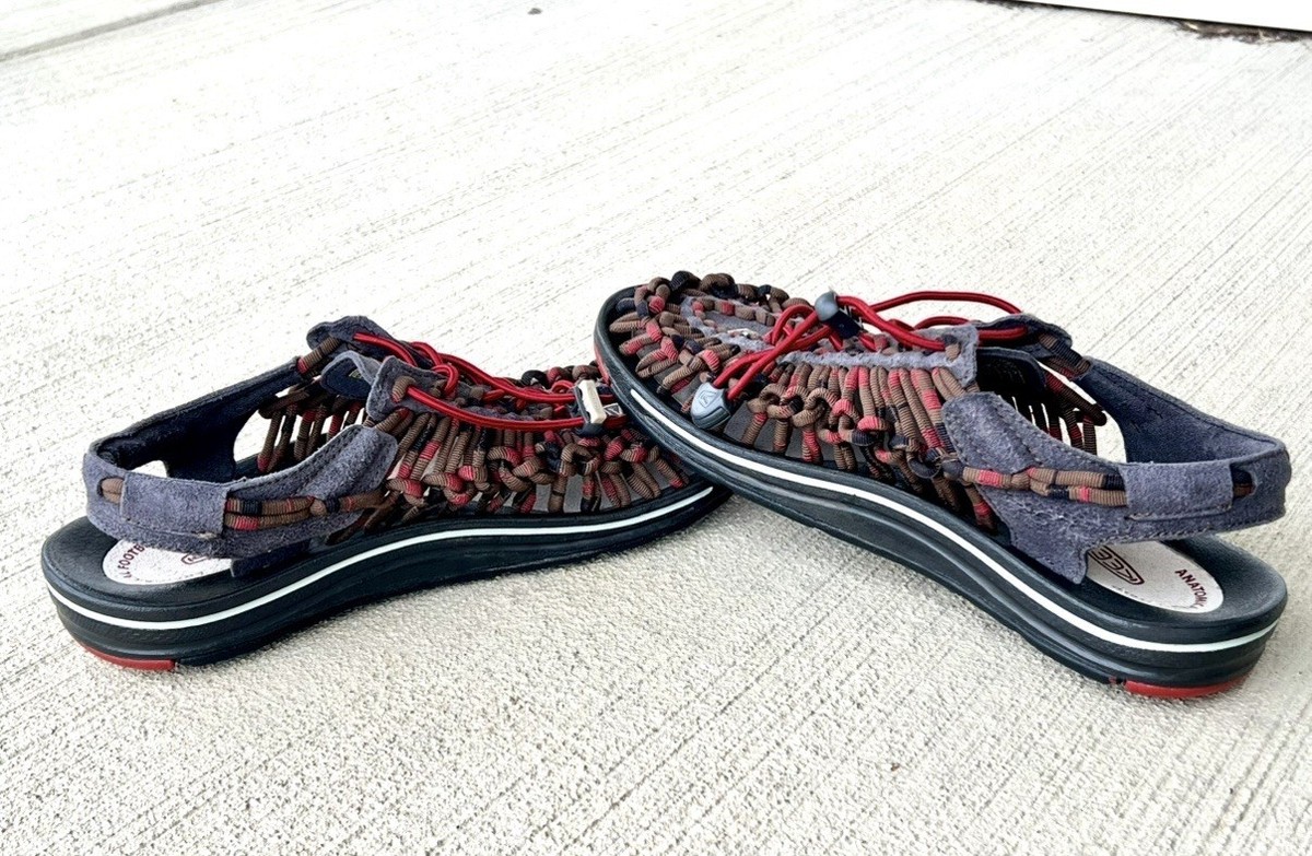 Keen Uneek  Bungee Sandals Size 9.5 Red And Blue And White Amazon.com | KEEN Unisex-Kids Uneek O2 Dress Sandal, Dress  main image 2