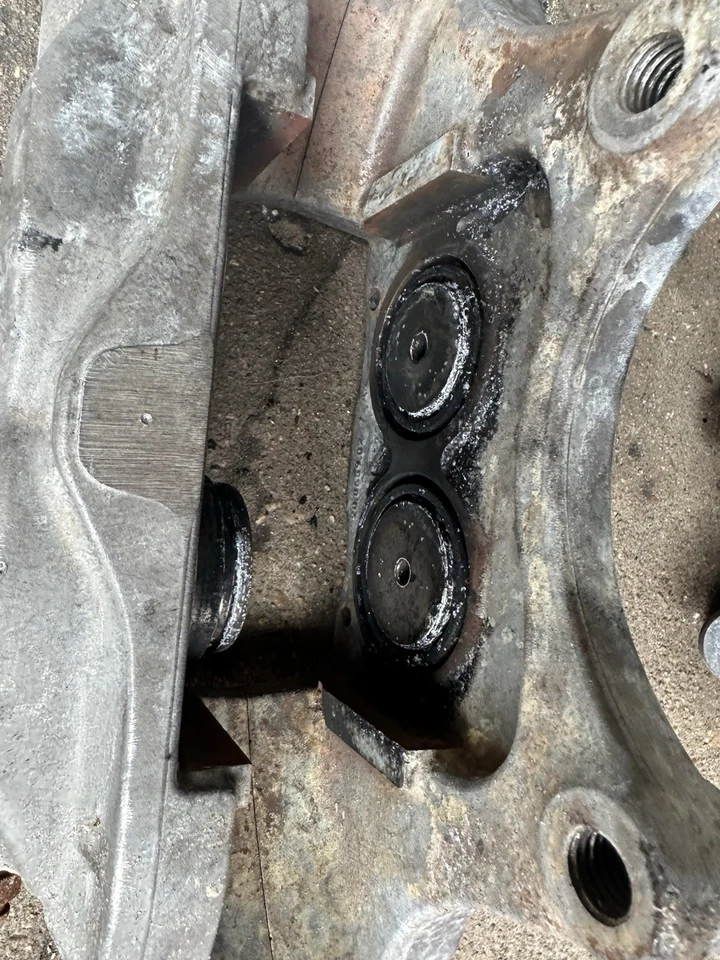 Pinzas de freno delanteras Chevrolet Camaro SS 2010-2015 Brembo - OEM  Foto 4 de 4