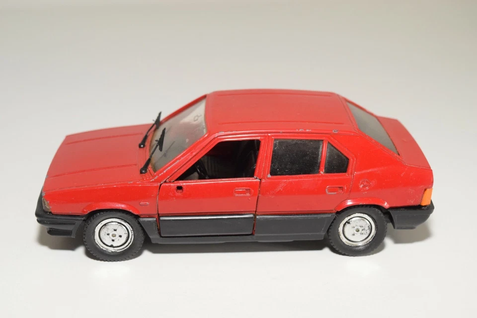A27 1:25 POLISTIL S-205 S205 S 205 ALFA ROMEO 33 ROSSO OTTIME CONDIZIONI - Immagine 2 di 4
