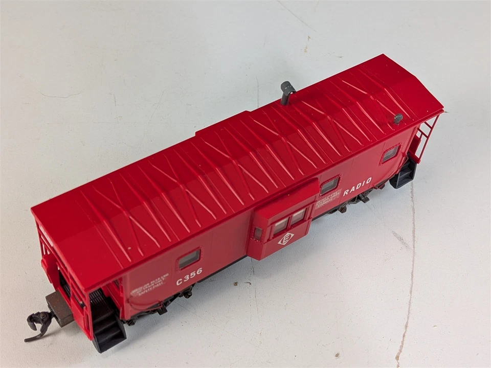 Walthers 932-4361 Erie Lackawanna Radio Bay Window Caboose C356 HO Scale - Image 2 of 4
