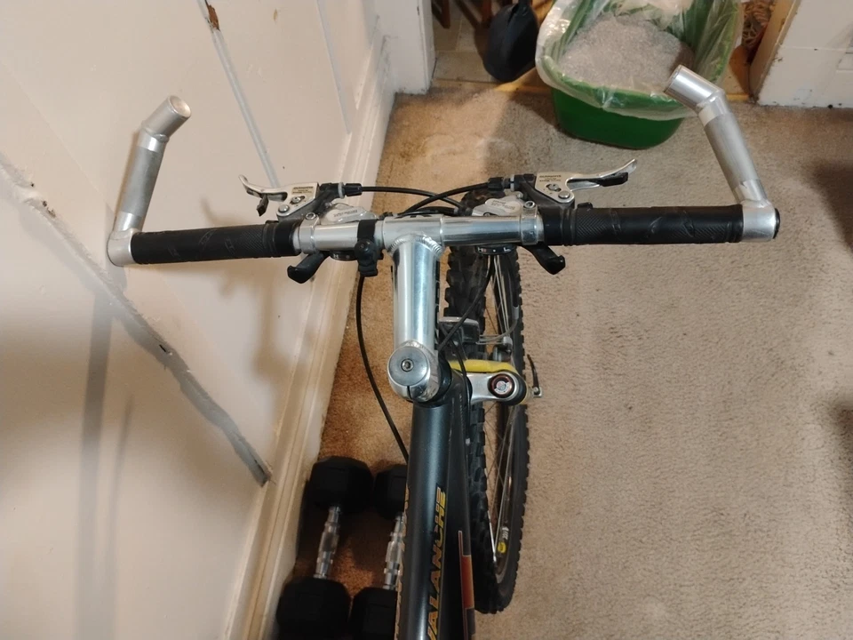 1997 GT Avalanche 16.5 medium XT/XTR  Bullseye REAR HUB - Image 4 of 4