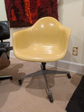 Vintage Herman Miller Eames Fiberglass Yellow Shell "DAT" Rolling Swivel Chair