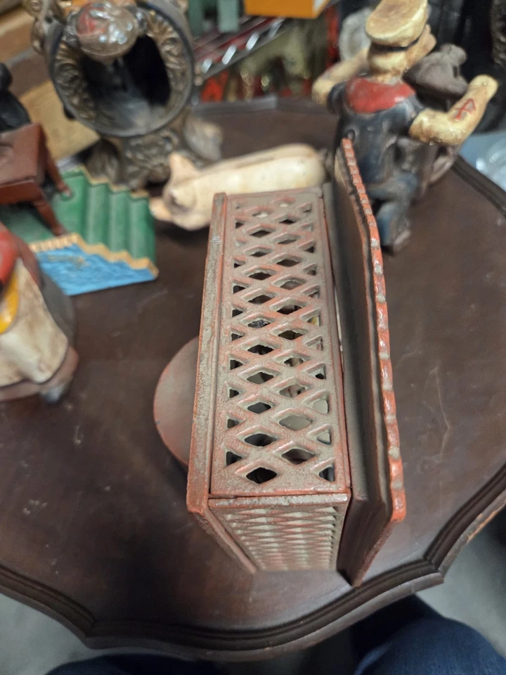 Banco mecánico original antiguo Punch and Judy de hierro fundido 1884 Foto 3 de 4