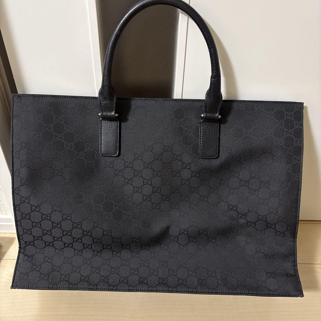 Extremely Beautiful Condition Authentic Gucci GG … - image 2