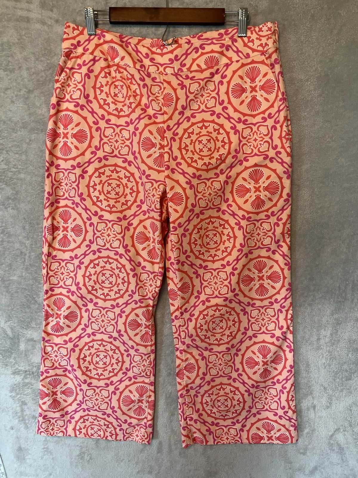 Crown And Ivy Pink Medallion Capri Pants Women's 14 NWT Modern Playful Preppy