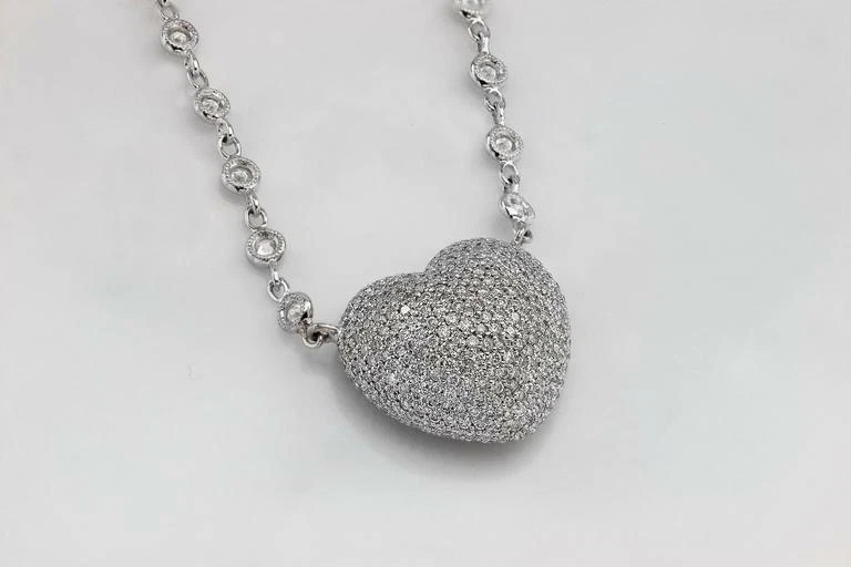 Collar colgante reversible de cadena de circonita cúbica con citrino en forma de corazón amarillo de 10,79 quilates Foto 3 de 4