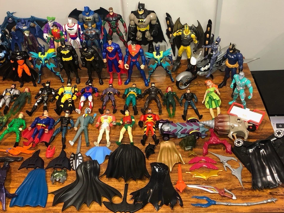 Lote masivo vintage de Batman Kenner: 55 figuras de acción y 60 accesorios, años 80 y 90 Foto 3 de 4