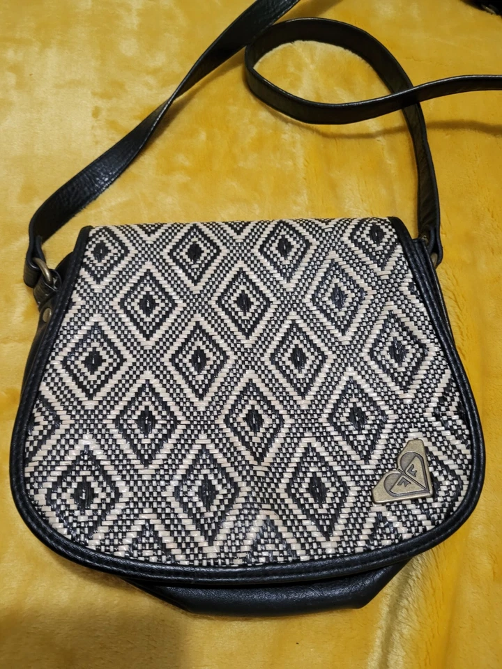 Roxy Black White Geometric Boho Crossbody Shoulder Purse Handbag Small EUC - Image 2 of 4
