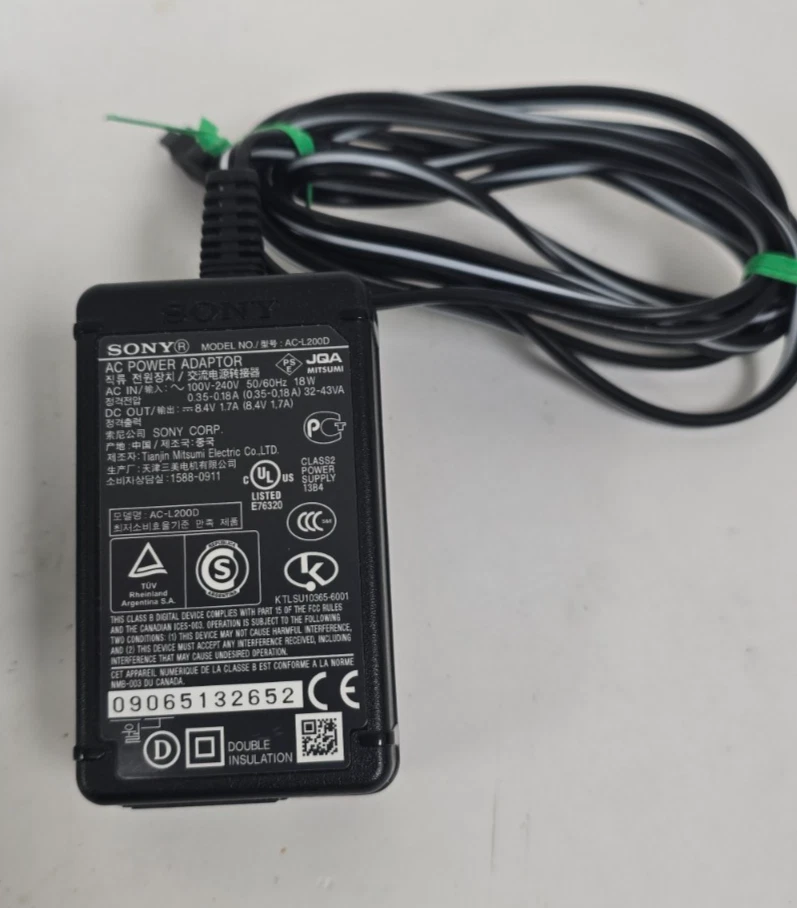 Sony Handycam DCR-SR40 30GB HDD Camcorder with Power Supply New Battery Free S&H - Image 2 of 4