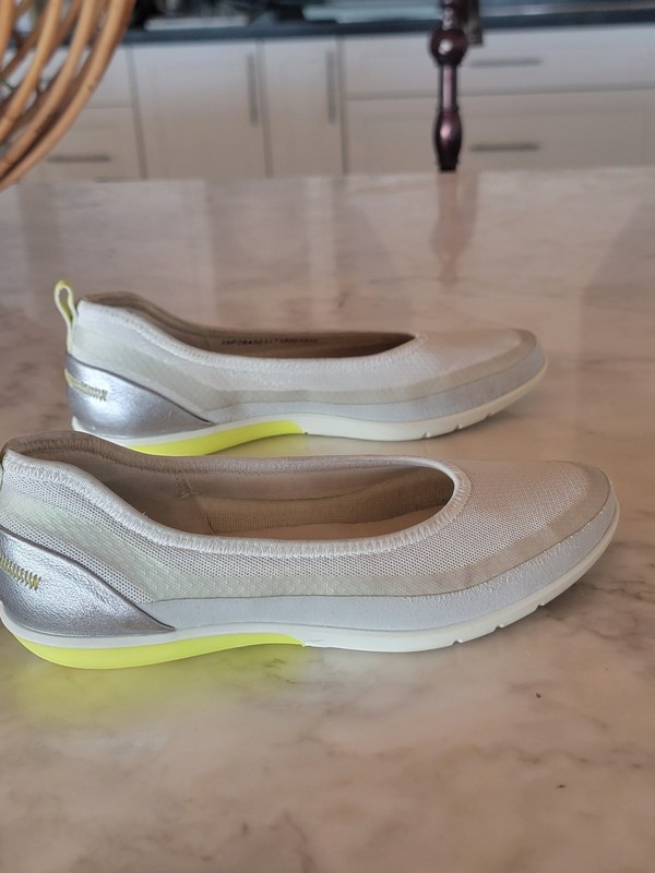 Ecco Womens Light Gray/neon Comfort Ballerina Flats Slip Ons Size 35  (5) GREAT!