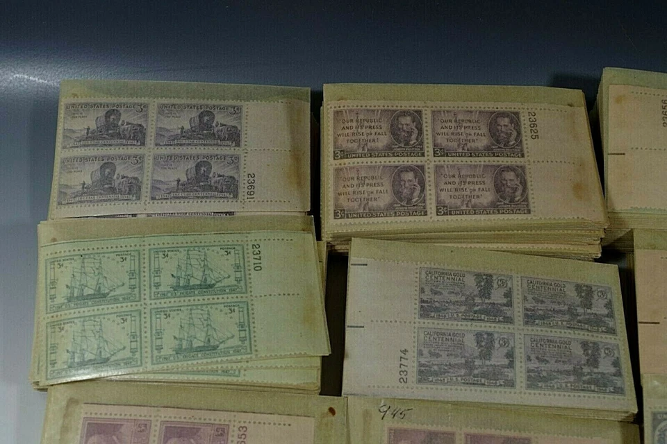 539 US STAMPS PLATE BLOCKS OF 4 3 CENT STAMP 1940's 2156 STAMPS - Image 2 of 4