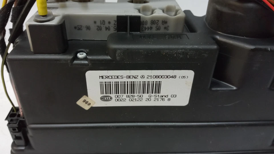 1998-2003 MERCEDES-BENZ CLK BOMBA DE VÁCUO COM TRAVA DE PORTA CENTRAL FABRICANTE DE EQUIPAMENTO ORIGINAL 2108003048 - Imagem 2 de 4