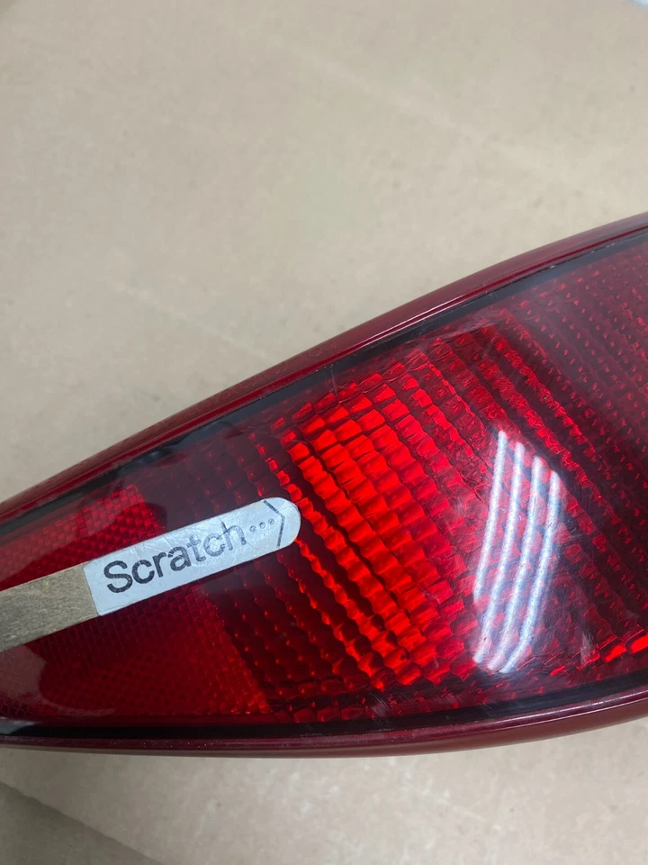 Lanterna traseira lateral direita passageiro Buick Skylark 1992-1998 fabricante de equipamento original J2824 DW - Imagem 4 de 4