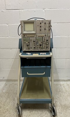 Tektronix 7104 Oscilloscope with 7B10, 7A29, 7A26 Plug-ins, And Stand